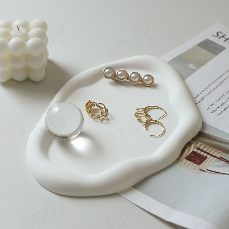 Modernus gipso laikymo padėklas Creative netaisyklingo storio krašto miegamojo papuošalų organizatorius Europos namų popietės arbatos desertų padėklai