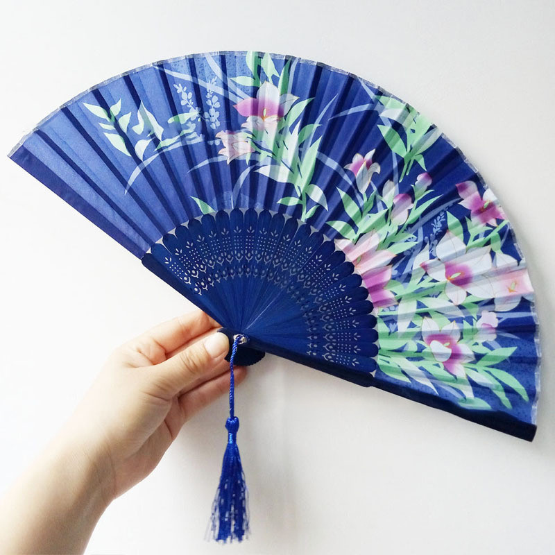 Kineska gravirana sklopiva ručna lepeza s drvenom drškom Klasična plesna lepeza s kićankama Vjenčanje Rođendanska zabava Favor Dekoracija lepeze Pokloni za goste