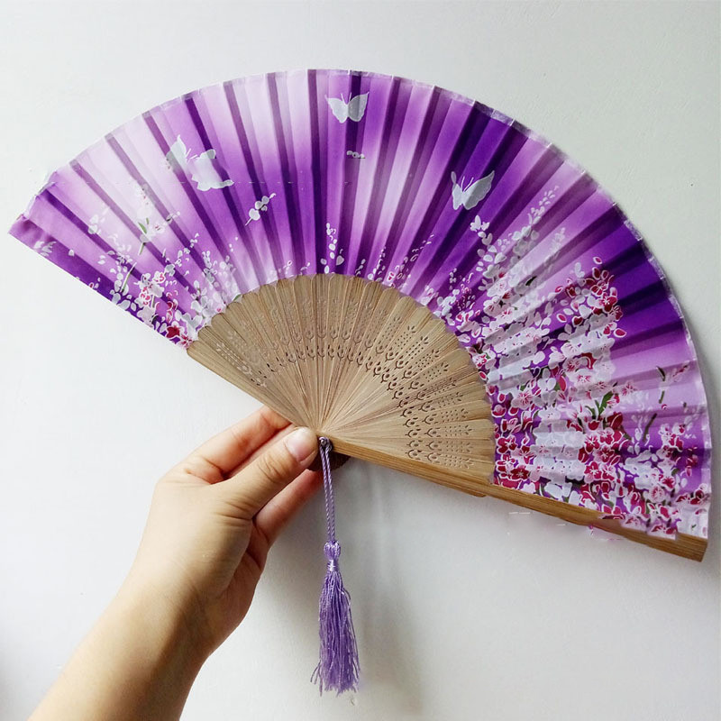 Kineska gravirana sklopiva ručna lepeza s drvenom drškom Klasična plesna lepeza s kićankama Vjenčanje Rođendanska zabava Favor Dekoracija lepeze Pokloni za goste