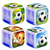 Digitālais futbola modinātājs Radošs LED guļamistabas pulkstenis ar krāsainu gaismu, lai rādītu laiku Nedēļas mēneša temperatūras rādīšanai pieaugušajiem