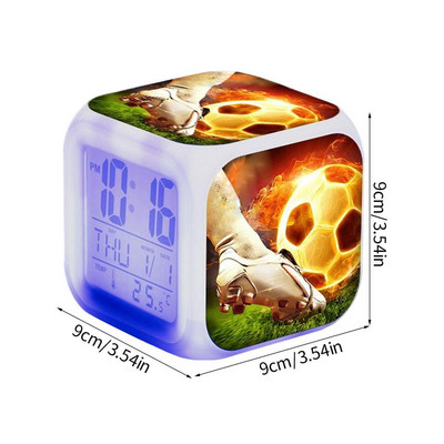 Digitālais futbola modinātājs Radošs LED guļamistabas pulkstenis ar krāsainu gaismu, lai rādītu laiku Nedēļas mēneša temperatūras rādīšanai pieaugušajiem