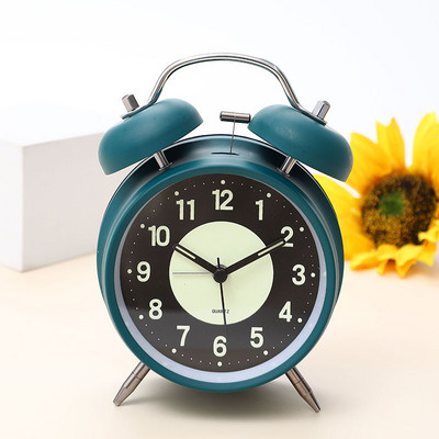 Vaikne, tiksuv 4-tolline akutoitega analoogkvarts, kahe kellaga valjuhäälne äratuskell koos taustvalgustusega magamistuppa