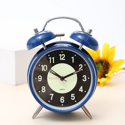 Vaikne, tiksuv 4-tolline akutoitega analoogkvarts, kahe kellaga valjuhäälne äratuskell koos taustvalgustusega magamistuppa