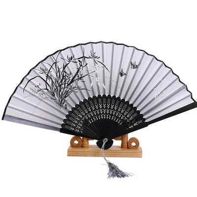 Elegáns szilvavirág stílusú, selyem kézi összecsukható ventilátor bambusz kerettel táncelőadáshoz otthoni dekorációhoz