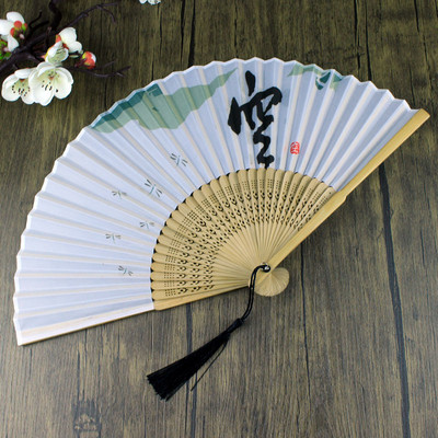 Elegáns szilvavirág stílusú, selyem kézi összecsukható ventilátor bambusz kerettel táncelőadáshoz otthoni dekorációhoz