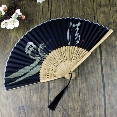 Elegáns szilvavirág stílusú, selyem kézi összecsukható ventilátor bambusz kerettel táncelőadáshoz otthoni dekorációhoz