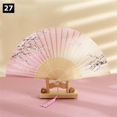 Vintage saliekamais ventilators ķīniešu klasiskais roku ventilators kāzu deju ballītes dekorēšanai. Ornaments japāņu mājas dekors