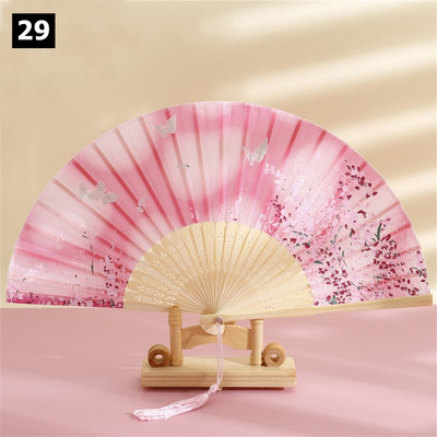 Vintage saliekamais ventilators ķīniešu klasiskais roku ventilators kāzu deju ballītes dekorēšanai. Ornaments japāņu mājas dekors