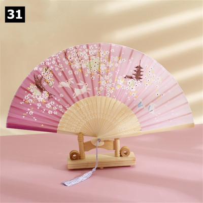 Vintage saliekamais ventilators ķīniešu klasiskais roku ventilators kāzu deju ballītes dekorēšanai. Ornaments japāņu mājas dekors