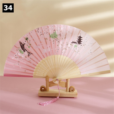 Vintage saliekamais ventilators ķīniešu klasiskais roku ventilators kāzu deju ballītes dekorēšanai. Ornaments japāņu mājas dekors