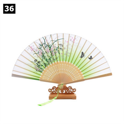 Vintage saliekamais ventilators ķīniešu klasiskais roku ventilators kāzu deju ballītes dekorēšanai. Ornaments japāņu mājas dekors