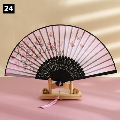 Vintage saliekamais ventilators ķīniešu klasiskais roku ventilators kāzu deju ballītes dekorēšanai. Ornaments japāņu mājas dekors