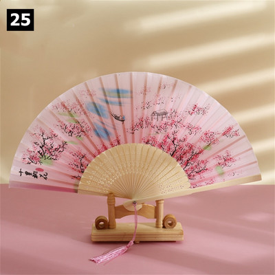 Vintage saliekamais ventilators ķīniešu klasiskais roku ventilators kāzu deju ballītes dekorēšanai. Ornaments japāņu mājas dekors