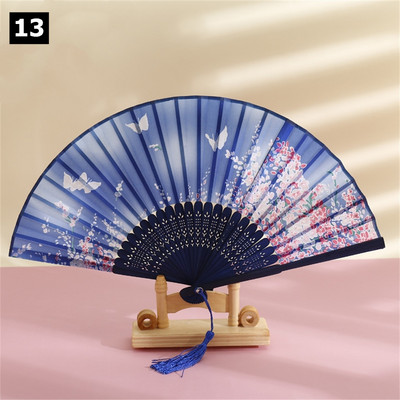 Vintage saliekamais ventilators ķīniešu klasiskais roku ventilators kāzu deju ballītes dekorēšanai. Ornaments japāņu mājas dekors