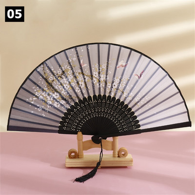 Vintage saliekamais ventilators ķīniešu klasiskais roku ventilators kāzu deju ballītes dekorēšanai. Ornaments japāņu mājas dekors