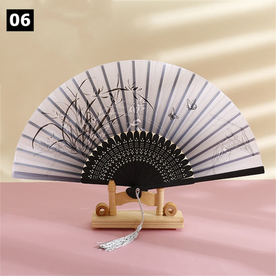 Vintage saliekamais ventilators ķīniešu klasiskais roku ventilators kāzu deju ballītes dekorēšanai. Ornaments japāņu mājas dekors