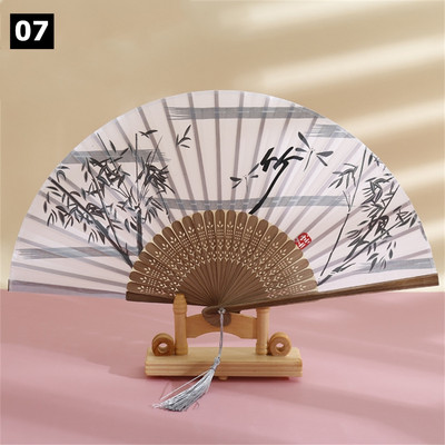 Vintage saliekamais ventilators ķīniešu klasiskais roku ventilators kāzu deju ballītes dekorēšanai. Ornaments japāņu mājas dekors