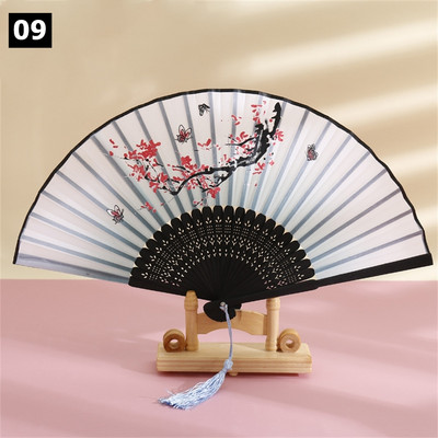 Vintage saliekamais ventilators ķīniešu klasiskais roku ventilators kāzu deju ballītes dekorēšanai. Ornaments japāņu mājas dekors