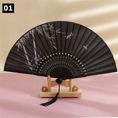 Vintage saliekamais ventilators ķīniešu klasiskais roku ventilators kāzu deju ballītes dekorēšanai. Ornaments japāņu mājas dekors
