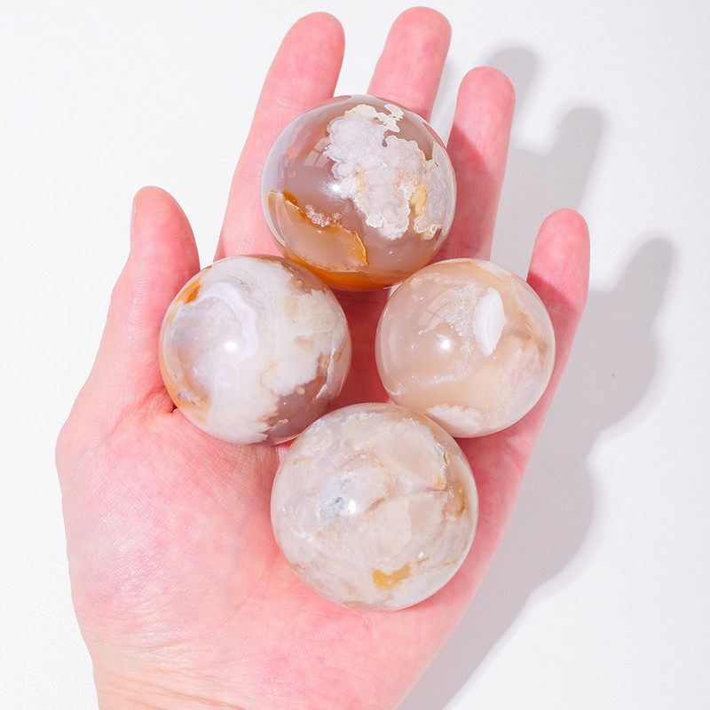 2-3 cm kristāla bumba dekoratīvā enerģijas kvarca ornaments dabīgā zieda ahāta sfēra enerģijas aizbildnis ar koka pamatni