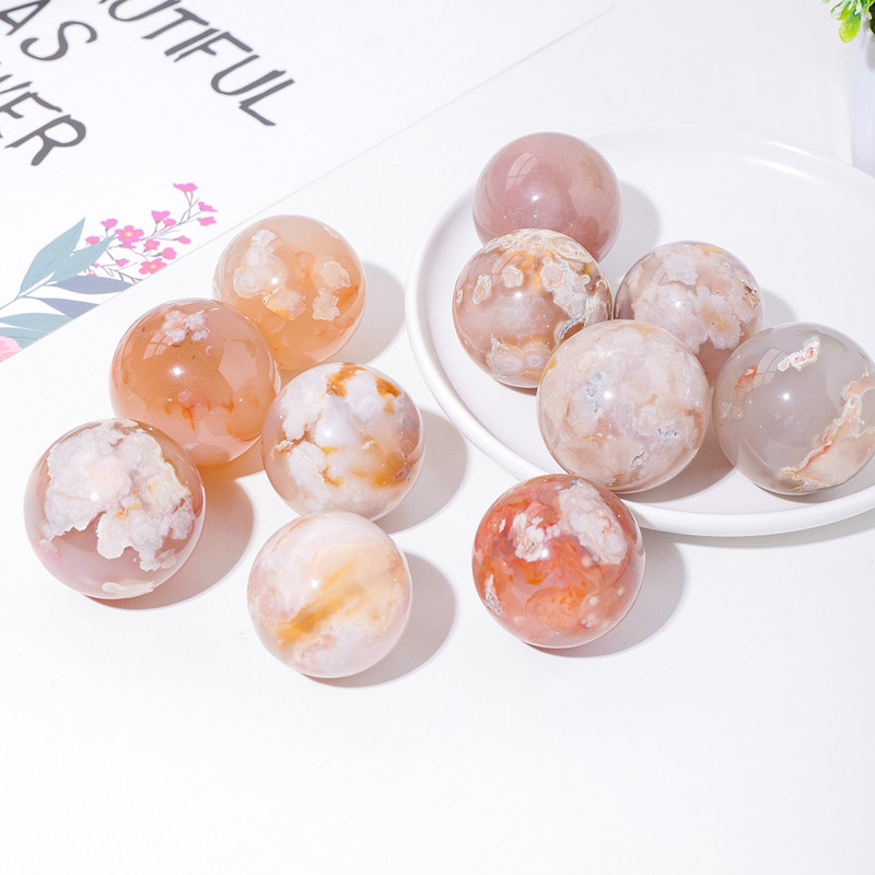 2-3 cm kristāla bumba dekoratīvā enerģijas kvarca ornaments dabīgā zieda ahāta sfēra enerģijas aizbildnis ar koka pamatni