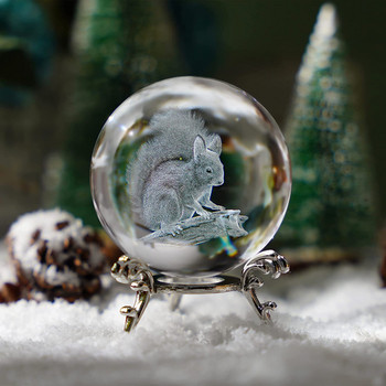 H&D 60 mm 3D кристална топка Лазерно гравирана стъклена фигурка на катерица Колекционерски предмети Пресапие Home Art Decor Стъклена сфера със стойка