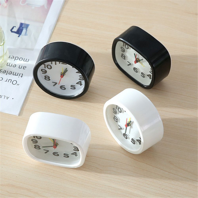 Kvadrātveida apaļš mazs modinātājs, atlikts kluss, slaucošs pamošanās galda pulkstenis ar baterijām darbināms kompakts pārnēsājams ceļojumu modinātājs