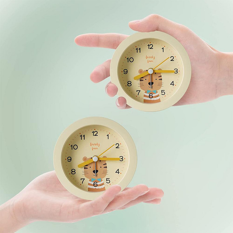 4 collu modinātājpulkstenis jauks multfilmas dzīvnieku apaļš digitālais pulkstenis ar naktslampiņu, metāla gaismas staru guļamistabas gultā, mazs pulkstenis Decro karsts