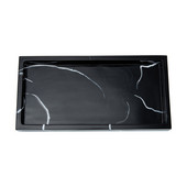 Uzglabāšanas paplāte uz galda. Mode, izsmalcināts turētājs, kafijas trauks, tualetes piederumi, sveķu, darbvirsmas kārtošanas trauki