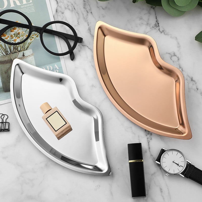 Viegls, grezns metāla glabāšanas paplātes darbvirsmas formas lūpu rotājumi Guļamistabas kumode Radošs rotaslietu organizators Mūsdienīga mājas dekorēšana