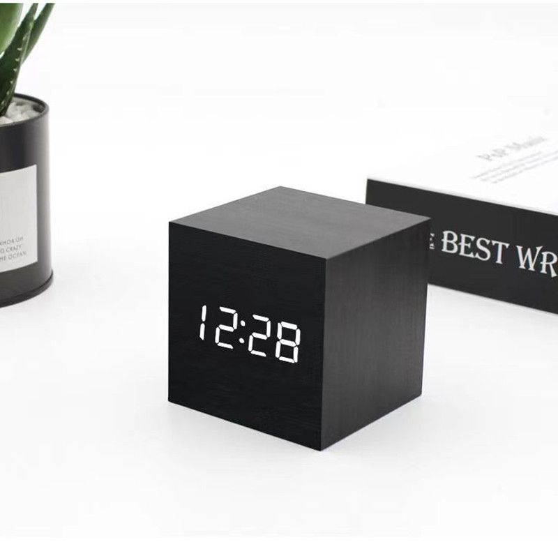 Kreatív ébresztőóra asztali LED négyzet alakú asztali fa skandináv stílusú világító digitális elektronikus óra USB/AAA tápellátással