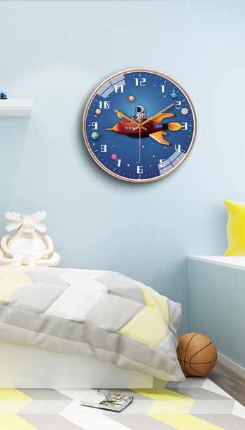 8-инчов безшумен детски стенен часовник за спалня, кръгъл астронавт Декор за пътуване в космоса Детски часовник Декорация на стая за момчета Кварцов часовник