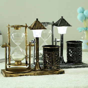 Творчески европейски ретро държач за писалка Нощна лампа пясъчен часовник Таймер Настолен орнамент Декорация Иновативен подарък за ученик 4,92*6,1 инча