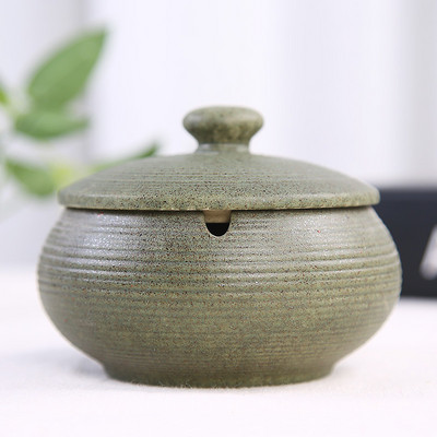 Creative Kiln Variable Glaze Керамичен пепелник в европейски стил с капак Настолен пепелник Всекидневна Ретро пепелник Декорация на дома