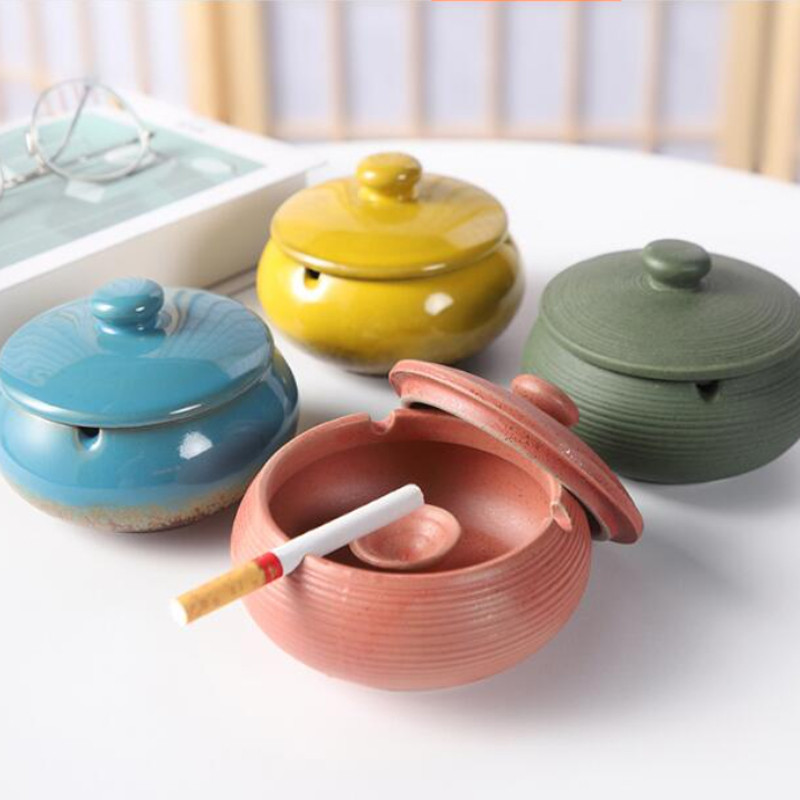 Creative Kiln Variable Glaze Керамичен пепелник в европейски стил с капак Настолен пепелник Всекидневна Ретро пепелник Декорация на дома