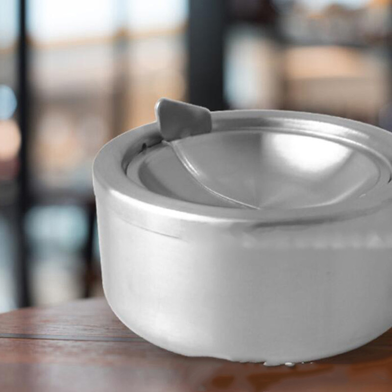 Modna okrugla okrugla pepeljara od nehrđajućeg čelika otporna na vjetar Hotelski internet kafić Rotirajuća pepeljara s poklopcem