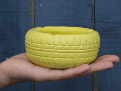 Kerek cement hamutartó csúszásgátló pattintással Retro gumiabroncs alakú hamutartó füstölő hamutartó Nappali irodai dohányzóasztal díszek