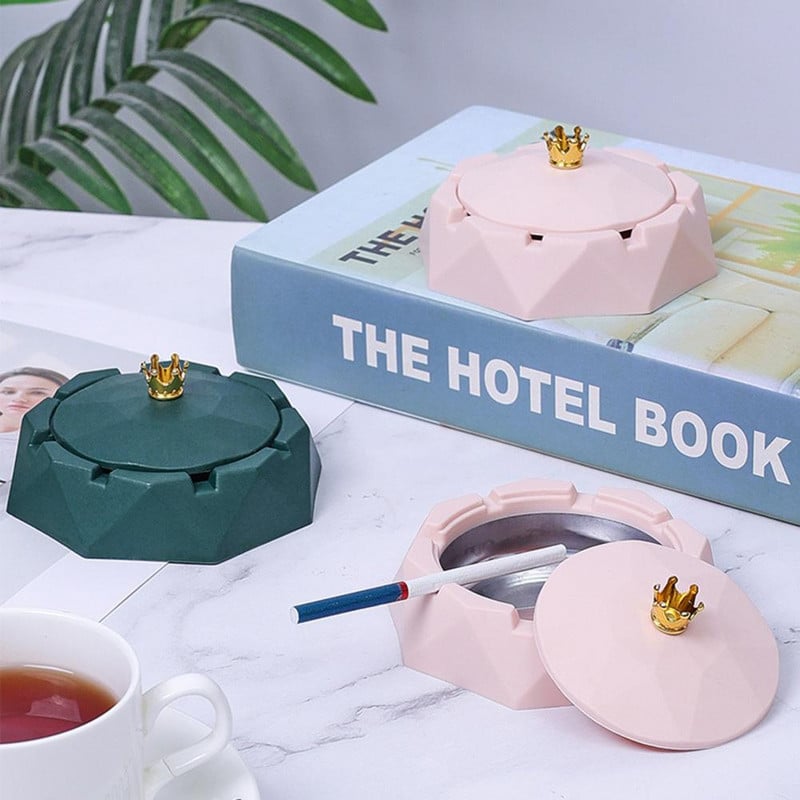 Аксесоари за дим Държач за пепел в скандинавски стил Орнамент за пепелник с корона Полезен пепелник с корона Декорация на дома за бар