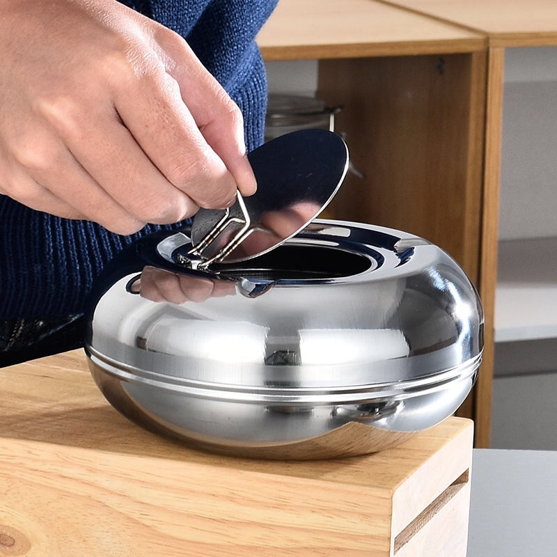 2023 Нов пепелник от неръждаема стомана с капак Подвижен външен държач за табла за цигари за дома, спалнята, офиса, настолна декорация