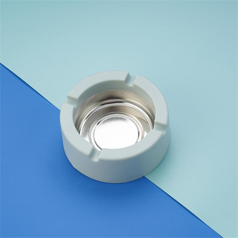 Простота от тенекиена ламарина Пепелник Тава за съхранение на пепел Поставка за чаша за кола Творчески пепелник Бар Орнамент Преносим дим Пепелник за кола Мода