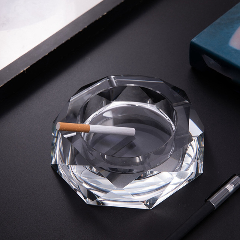 Kristāla pelnu trauka stikla amatniecība radošās personības tendences Mājas biroja viesnīcu klubs KTV kristāla pelnu trauka rotājumi