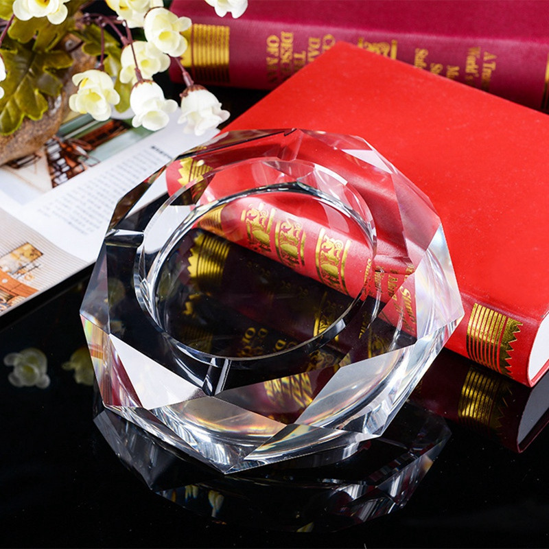 Kristāla pelnu trauka stikla amatniecība radošās personības tendences Mājas biroja viesnīcu klubs KTV kristāla pelnu trauka rotājumi