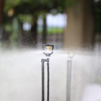 Поливане на оранжерии Микродюза с рефракция 360 Градинско капково напояване Система за мъгла Висящ овлажнител Пръскачка с 4/7 мм шип