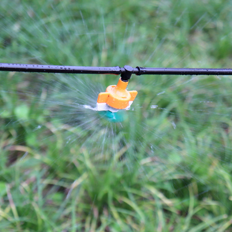 ID 6 мм въртяща се микроразпръсквачка 360-градусова дюза за оранжерия Земеделие Висяща напоителна дюза за автоматично поливане 10 бр.