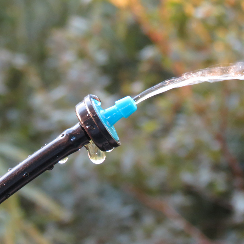 Változatos stílusú kerti csepegtető öntöző csepegtető Fix áramlási nyomás-kompenzáló emitter 1/4 hüvelykes locsoló öntözés törő fúvóka