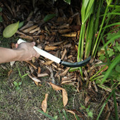 Klasszikus nemzeti stílusú dizájn, hajtogatott gyomirtó sarló nylon táskával, éles acél pengével kertészkedéshez/kültéri/kalandozáshoz