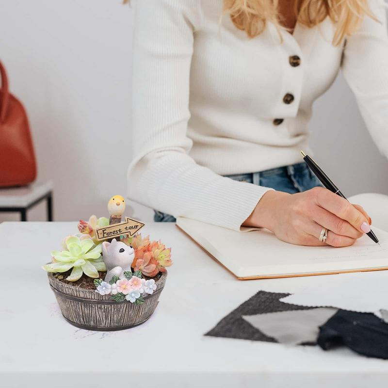 Zamatos gyantaültetvények virágkosarak és cserepek gyantafigurákkal Aranyos mini díszek és növénytartók asztalra