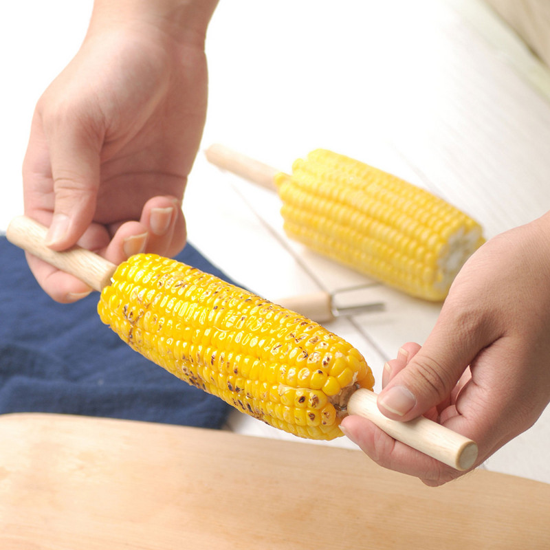 4 gabali nerūsējošā tērauda kukurūzas turētāji, koka rokturi, rokas iesmi āra grilēšanai, dakšiņas, dārza piknika gatavošanas rīki