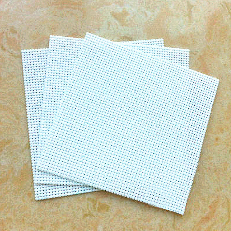 P82 Keresztszemes készletek Keresztszemes hímzőkészletek Kézimunka készletek cérnák Tű Tűpárna Biscornu Számolt keresztszemes hímzés