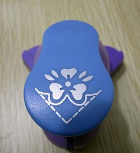 Νέο φανταχτερό ανάγλυφο γωνιακό χαρτί εκτύπωσης καρτών κοπής Λεύκωμα Λεύκωμα σε σχήμα μεγάλη συσκευή ανάγλυφου Hole Punch Kids Handmade Craft